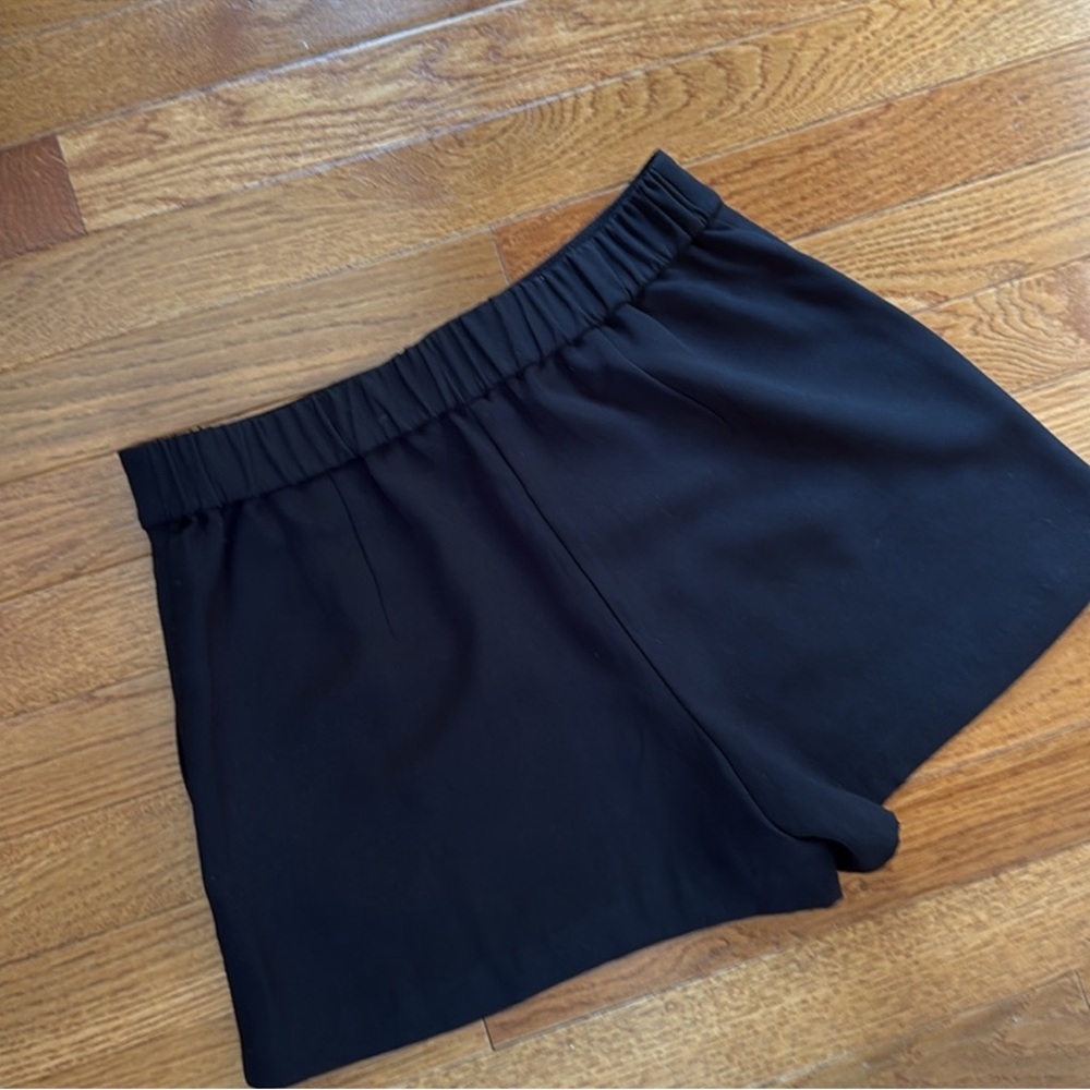 H&M pleat detail black shorts - Picture 5 of 5